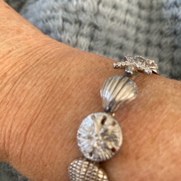 SOLD-Vintage 1990s sterling silver bangle,sea shells,sand dollars & star fish. - Picture 3 of 7